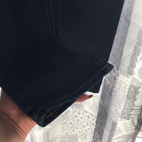 It is very small - Picture 2 of 3